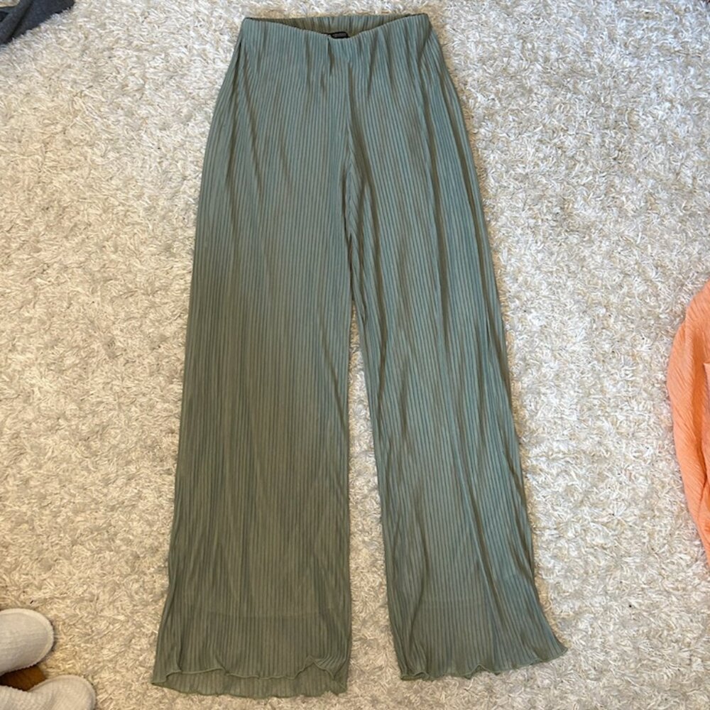 Zara Green Flowy Pants